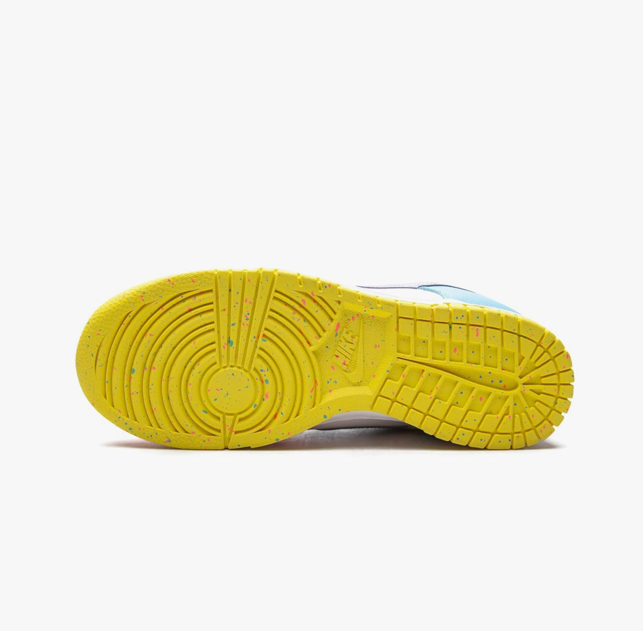 Nike Dunk Low SE
Easter Candy (Women's)